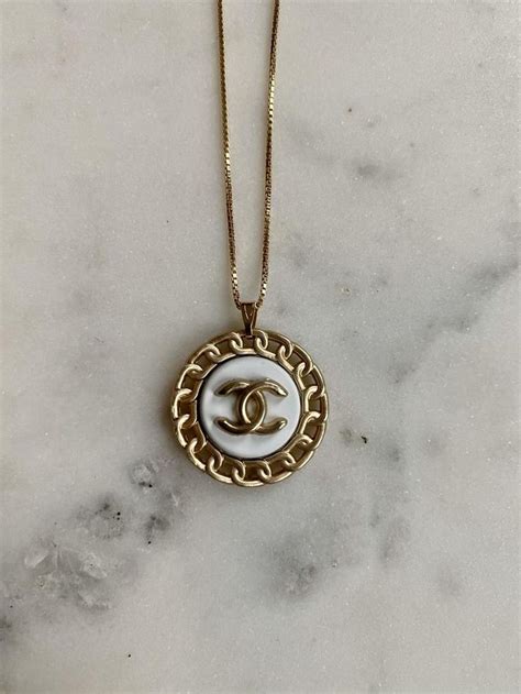 collier bouton chanel vintage